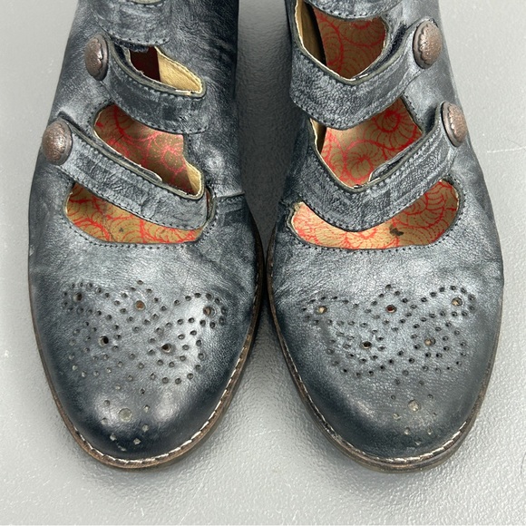 Dkode Perforated Leather Ankle Boots - Picture 7 of 7